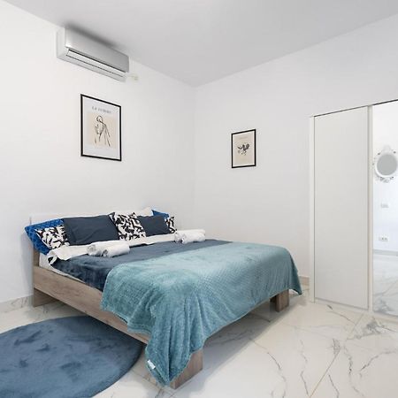 Blue-Line-Apartment-Unirii Bucareste Exterior foto